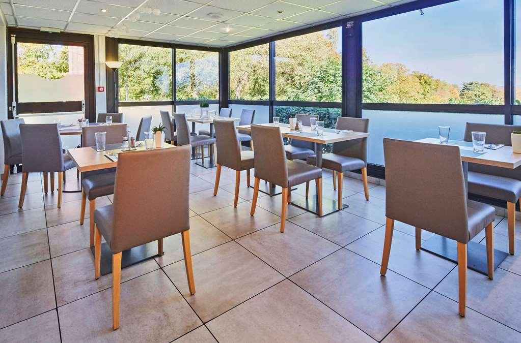 Kyriad - Ecouen La Croix Verte Restoran foto